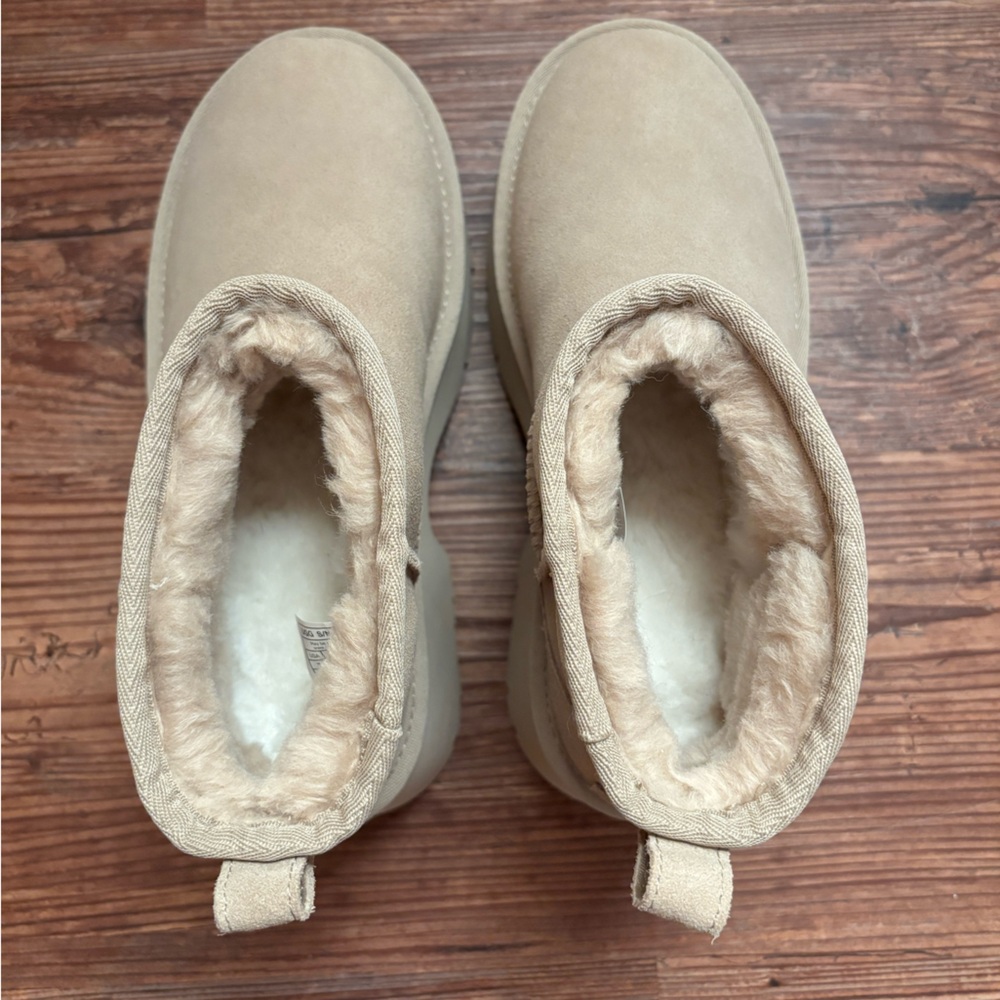 NWOT UGG Ultra Mini New Heights Boot - Picture 8 of 8